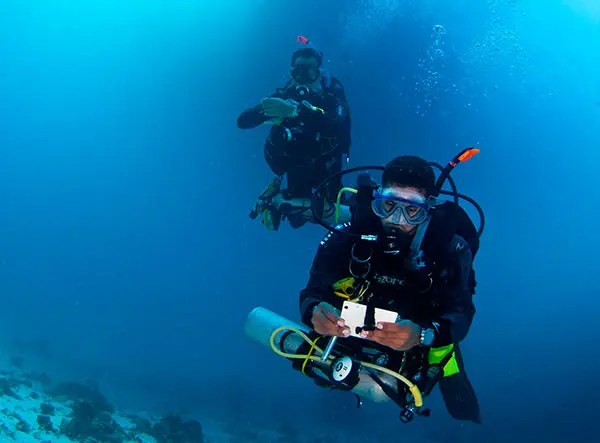 Self reliant Diver